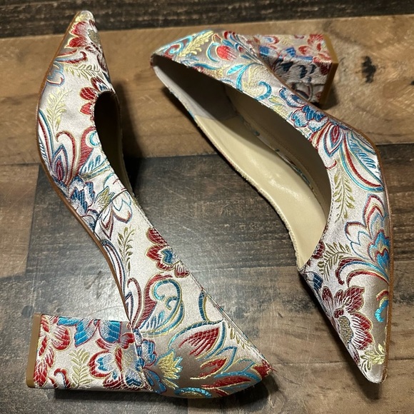 Marc Fisher Zala Floral Pump - Picture 2 of 8